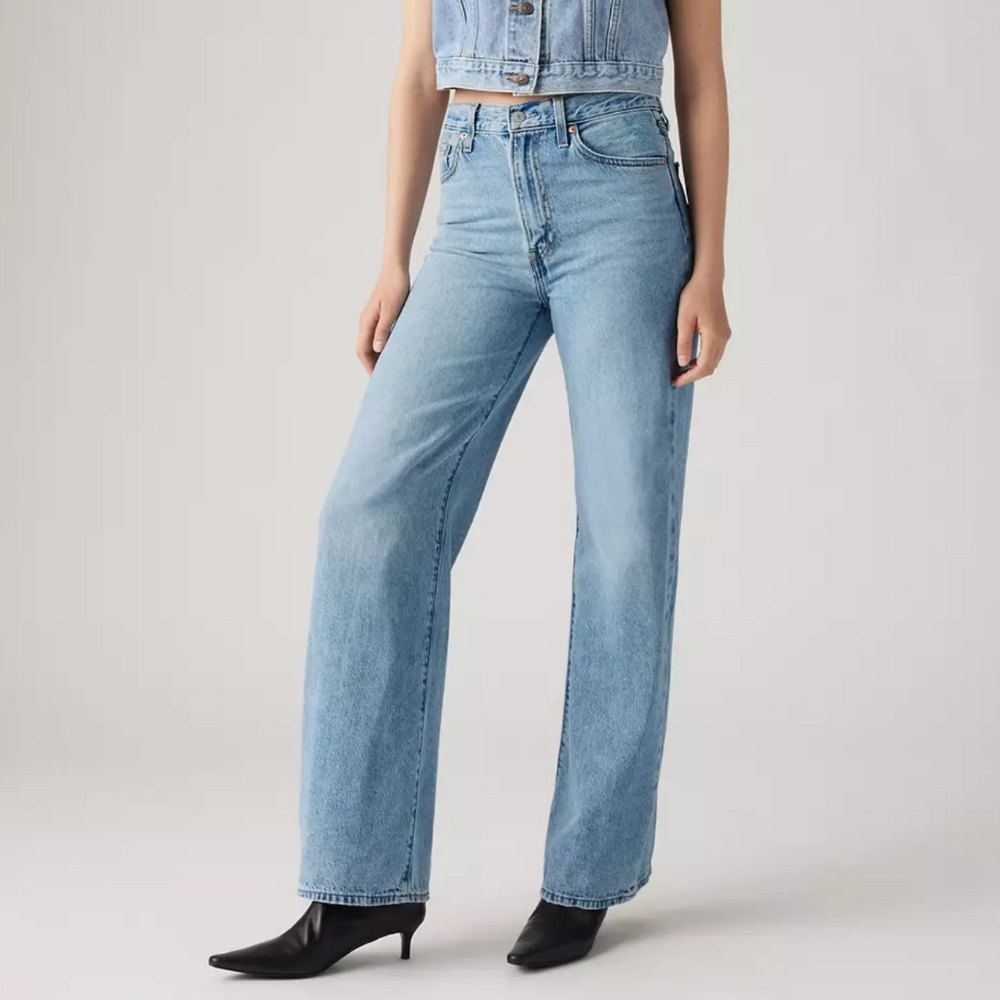 Levi's Premium Ribcage Wide Leg Light Wash Blue Jeans Size 29